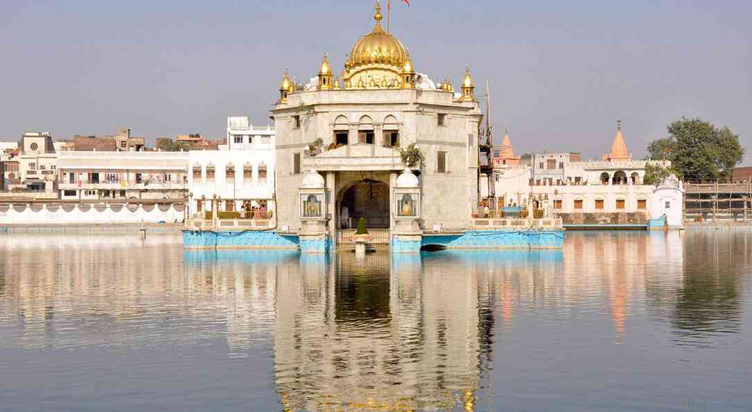 https://mdw-travel-data-us-east-1.s3.amazonaws.com/img/country/India/Durgiana-Temple/img_03.jpg
