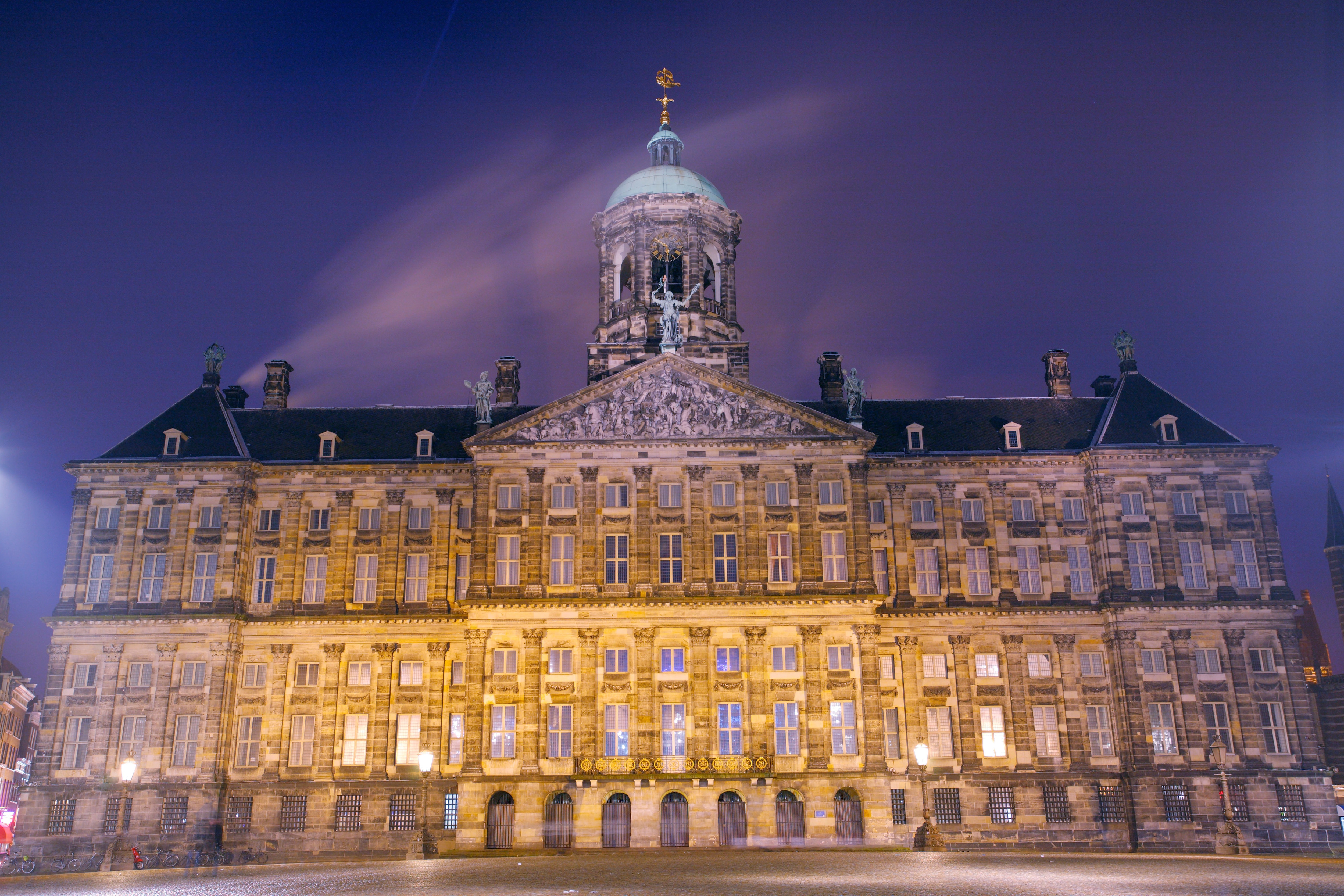 https://mdw-travel-data-us-east-1.s3.amazonaws.com/img/country/India/Dutch-Palace/img_00.jpg