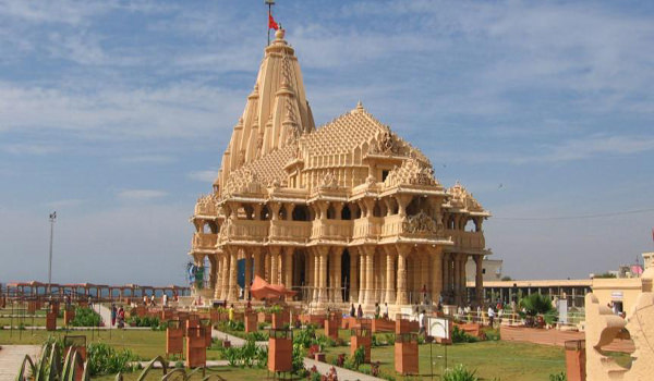 https://mdw-travel-data-us-east-1.s3.amazonaws.com/img/country/India/Dwarkadhish-Temple/img_00.jpg