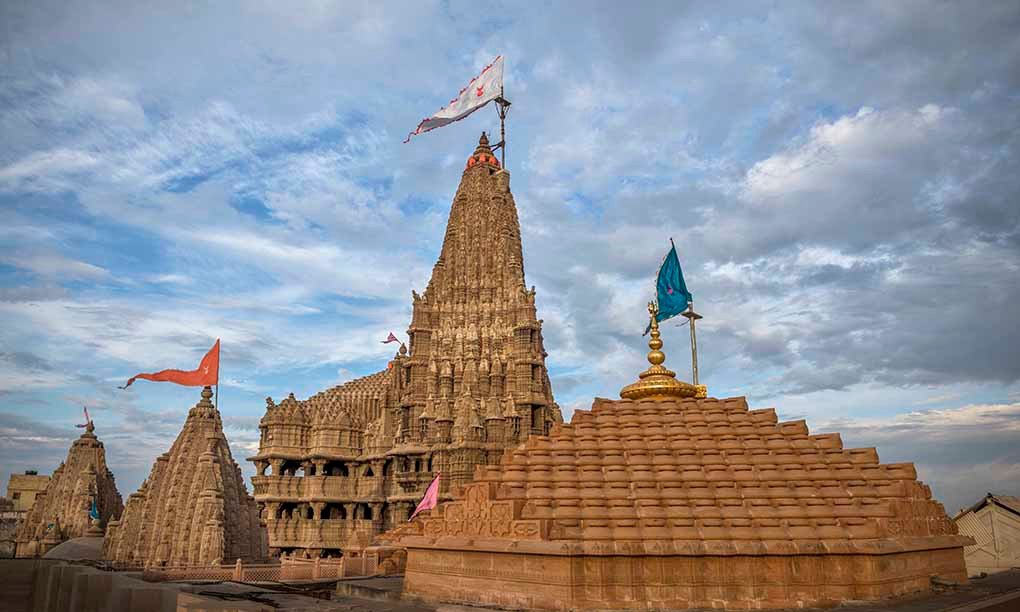 https://mdw-travel-data-us-east-1.s3.amazonaws.com/img/country/India/Dwarkadhish-Temple/img_02.jpg
