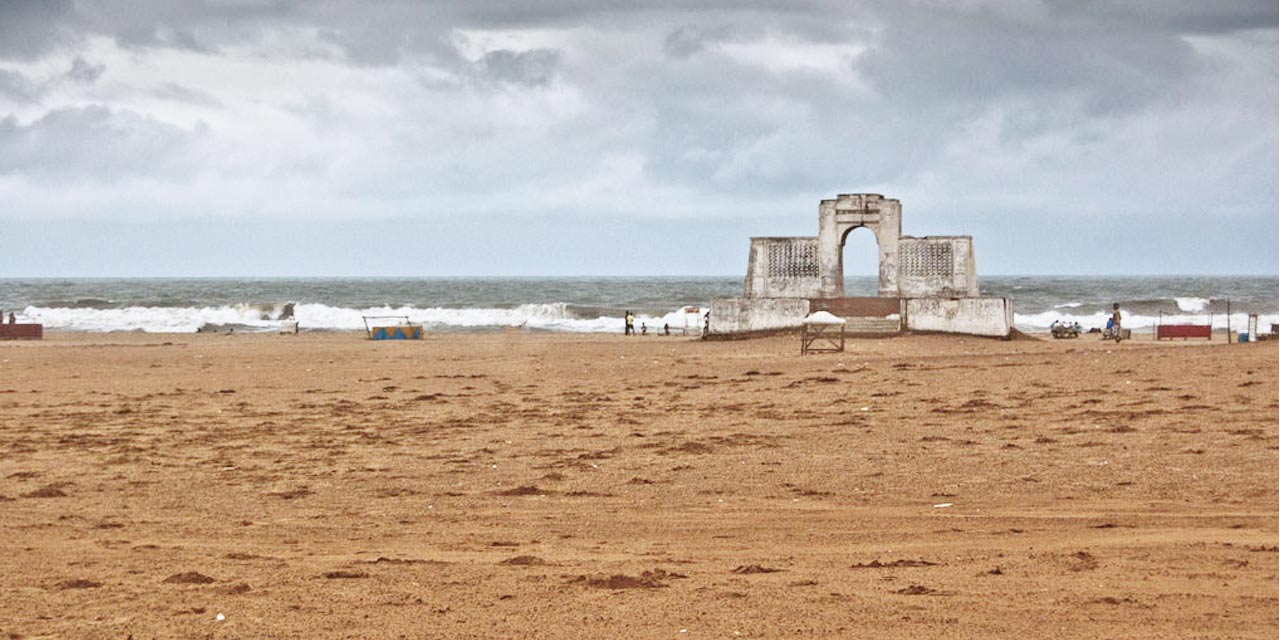https://mdw-travel-data-us-east-1.s3.amazonaws.com/img/country/India/Edward-Elliots-Beach/img_00.jpg