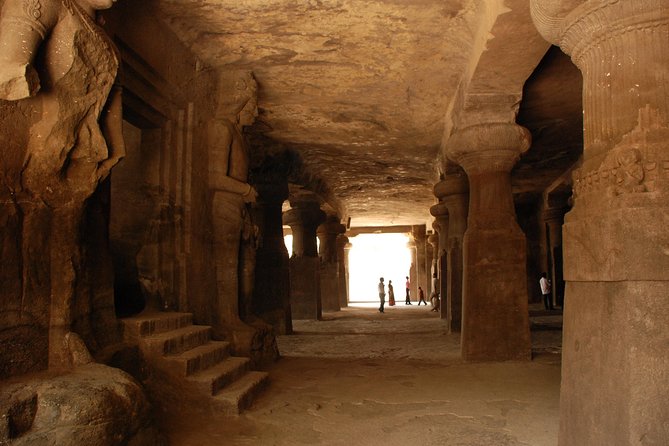 https://mdw-travel-data-us-east-1.s3.amazonaws.com/img/country/India/Elephanta-Caves/img_01.jpg