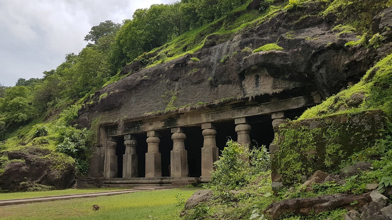 https://mdw-travel-data-us-east-1.s3.amazonaws.com/img/country/India/Elephanta-Caves/img_03.jpg