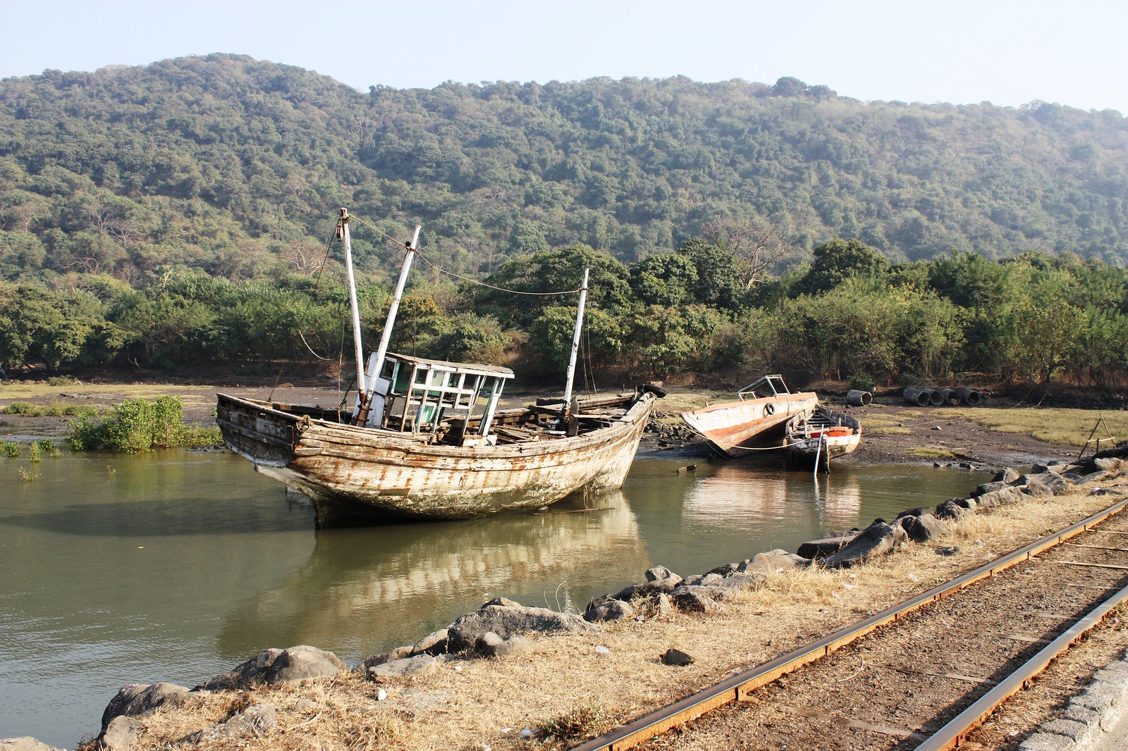https://mdw-travel-data-us-east-1.s3.amazonaws.com/img/country/India/Elephanta-Island-Beach/img_01.jpg