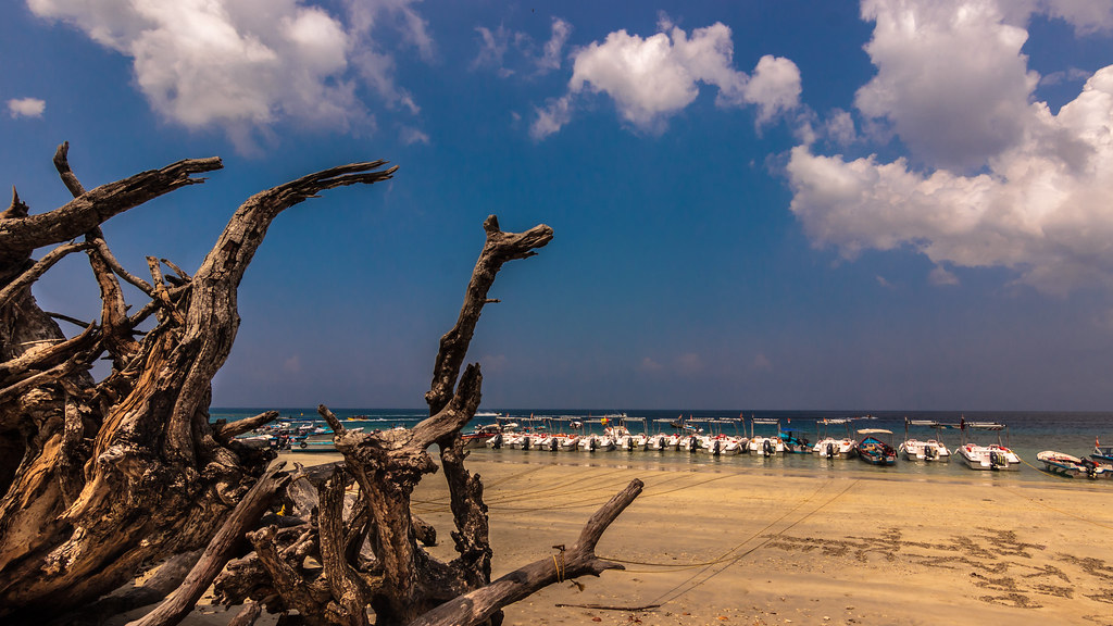 https://mdw-travel-data-us-east-1.s3.amazonaws.com/img/country/India/Elephanta-Island-Beach/img_02.jpg