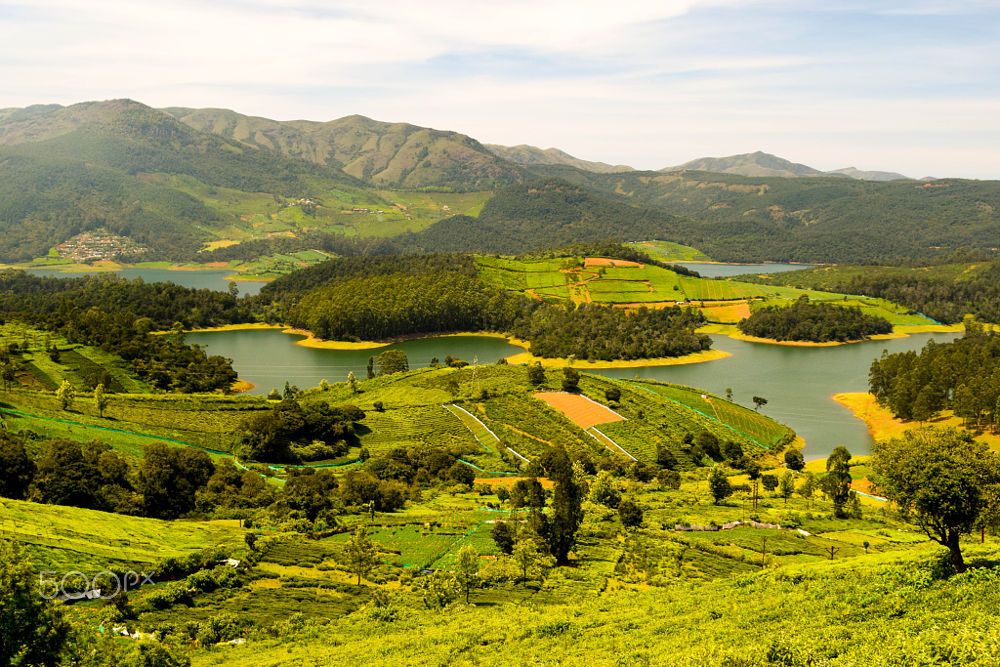 https://mdw-travel-data-us-east-1.s3.amazonaws.com/img/country/India/Emerald-Lake/img_02.jpg