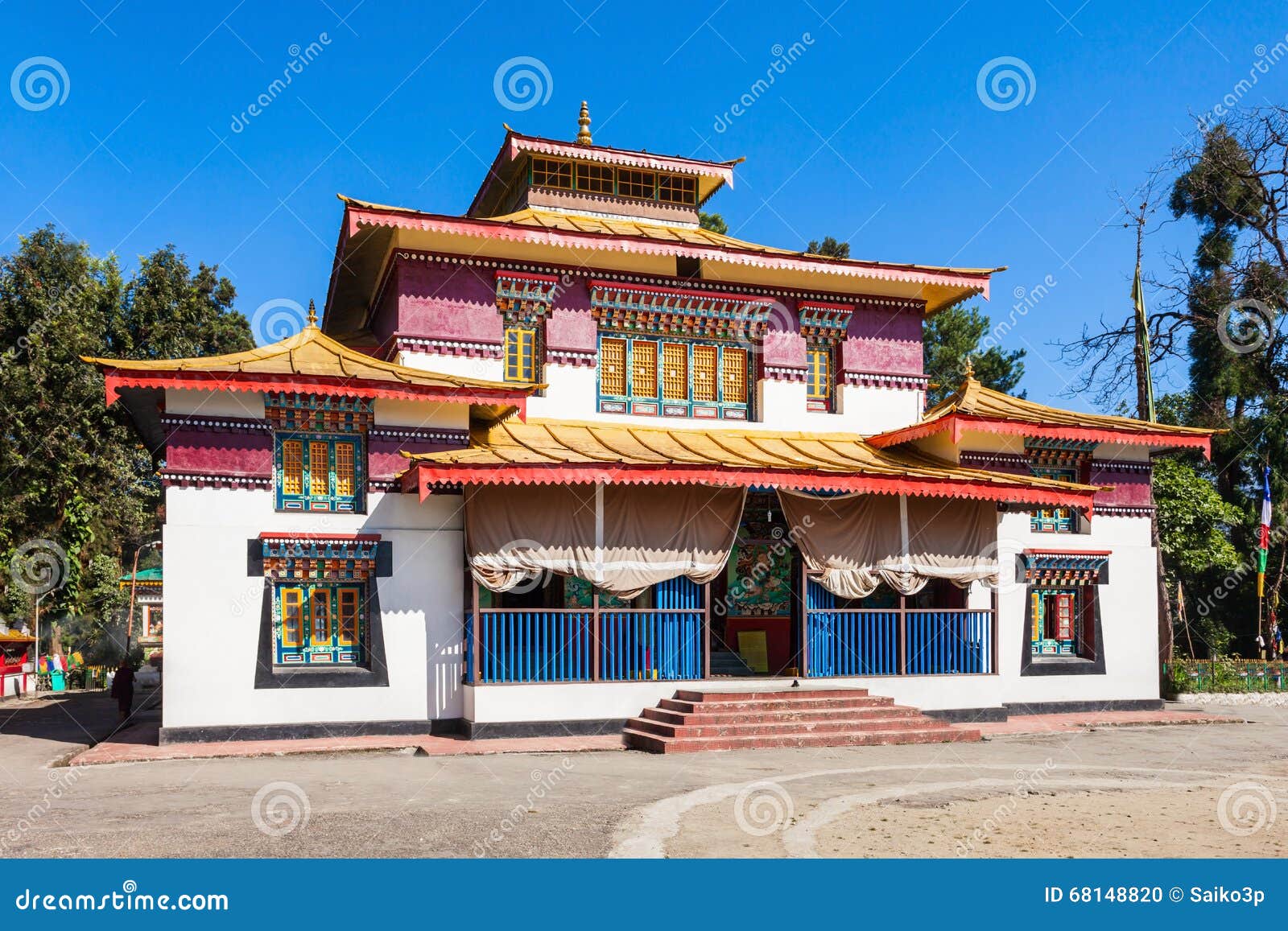 https://mdw-travel-data-us-east-1.s3.amazonaws.com/img/country/India/Enchey-Monastery/img_01.jpg