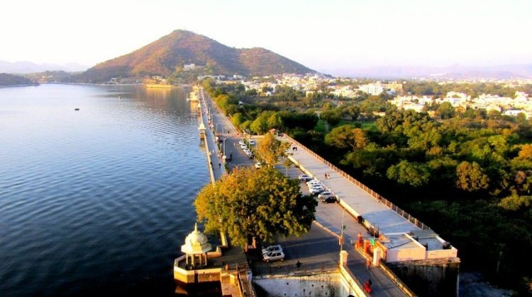 https://mdw-travel-data-us-east-1.s3.amazonaws.com/img/country/India/Fateh-Sagar-Lake/img_01.jpg
