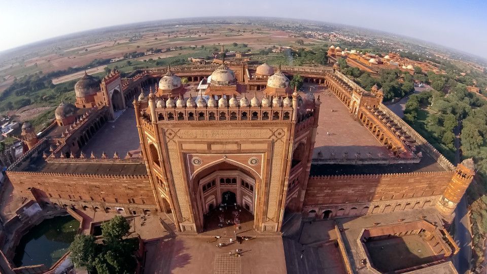 https://mdw-travel-data-us-east-1.s3.amazonaws.com/img/country/India/Fatehpur-Sikri/img_01.jpg
