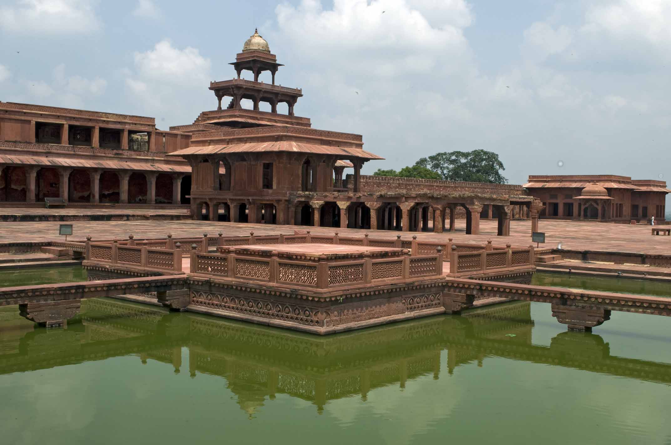 https://mdw-travel-data-us-east-1.s3.amazonaws.com/img/country/India/Fatehpur-Sikri/img_03.jpg