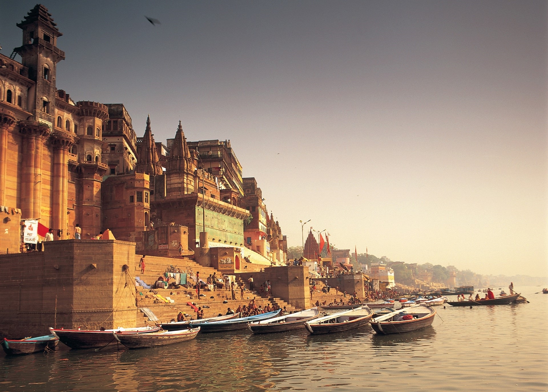 https://mdw-travel-data-us-east-1.s3.amazonaws.com/img/country/India/Ganges-River/img_01.jpg