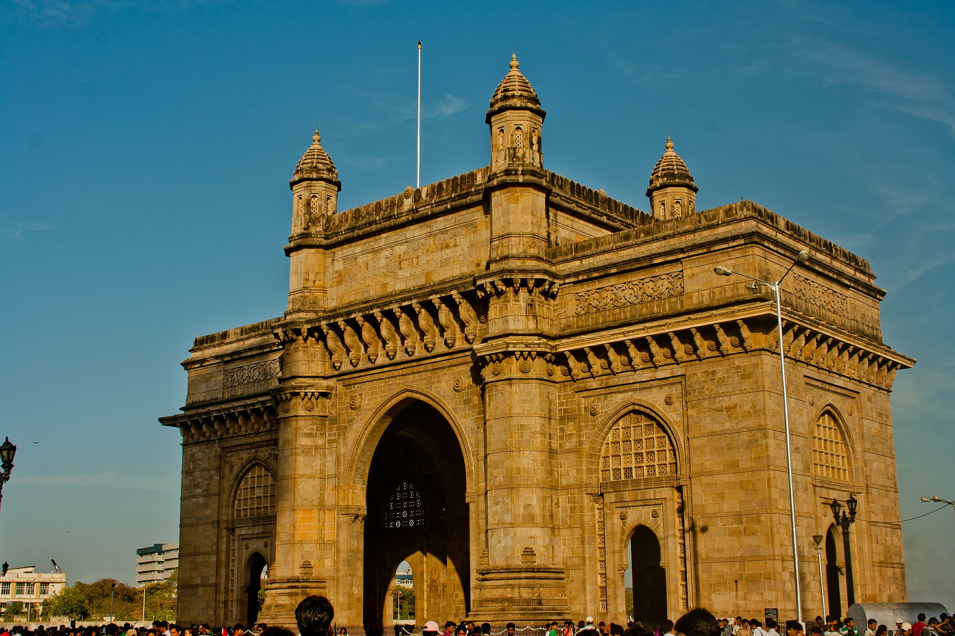 https://mdw-travel-data-us-east-1.s3.amazonaws.com/img/country/India/Gateway-of-India/img_03.jpg