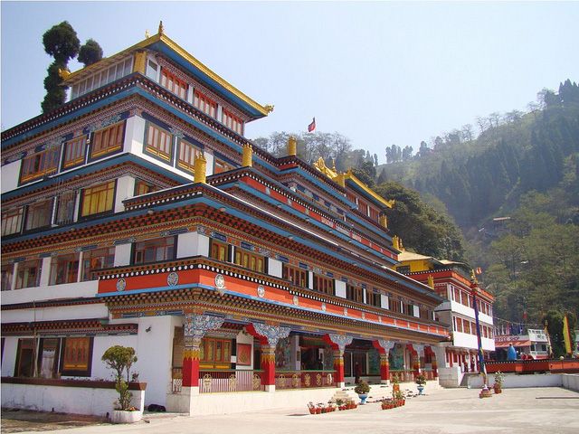 https://mdw-travel-data-us-east-1.s3.amazonaws.com/img/country/India/Ghoom-Monastery/img_03.jpg
