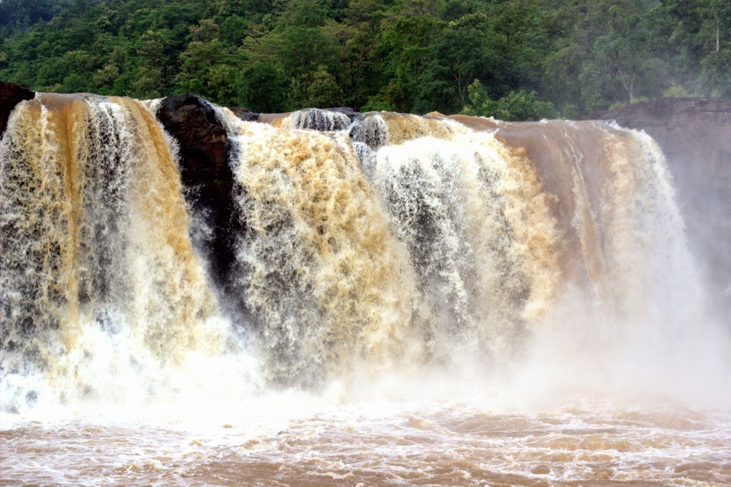 https://mdw-travel-data-us-east-1.s3.amazonaws.com/img/country/India/Gira-Waterfall/img_01.jpg