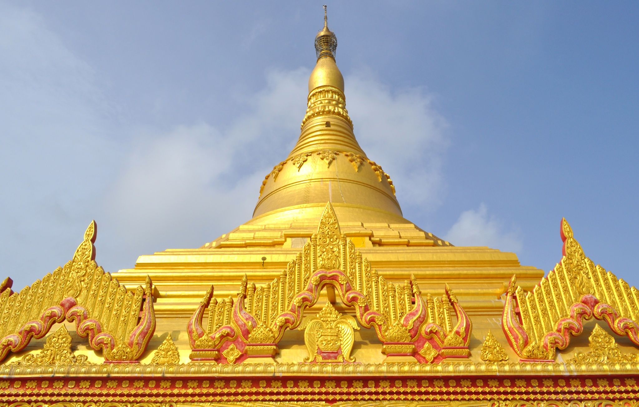 https://mdw-travel-data-us-east-1.s3.amazonaws.com/img/country/India/Global-Vipassana-Pagoda/img_01.jpg