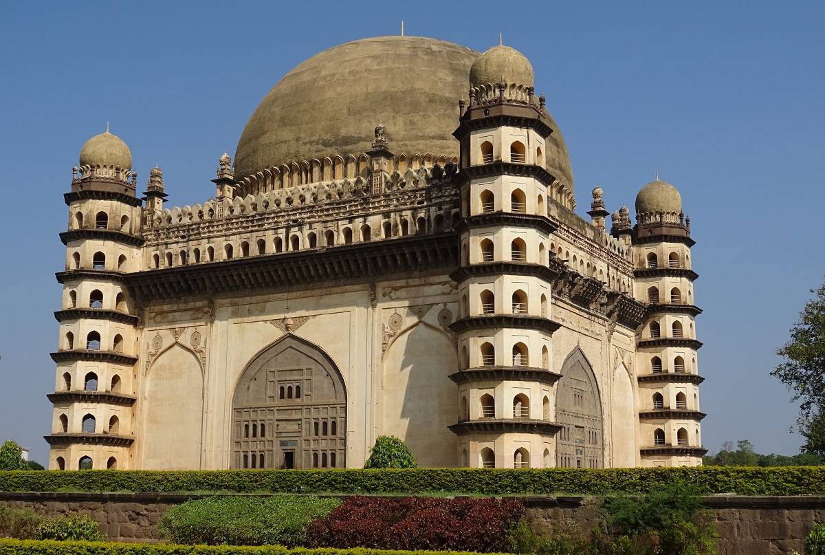 https://mdw-travel-data-us-east-1.s3.amazonaws.com/img/country/India/Gol-Gumbaz/img_01.jpg