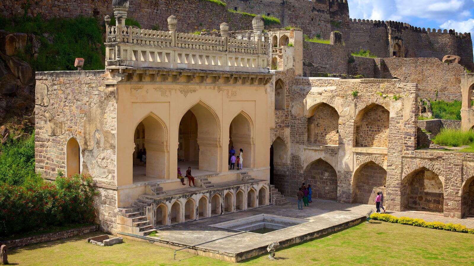 https://mdw-travel-data-us-east-1.s3.amazonaws.com/img/country/India/Golconda-Fort/img_03.jpg