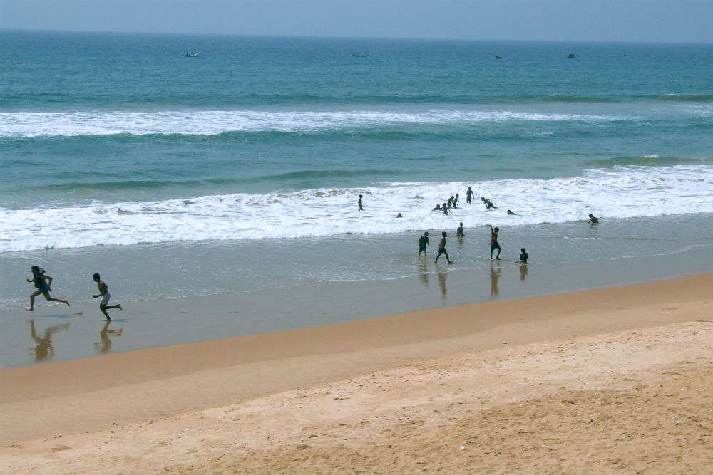 https://mdw-travel-data-us-east-1.s3.amazonaws.com/img/country/India/Gopalpur-Beach/img_03.jpg