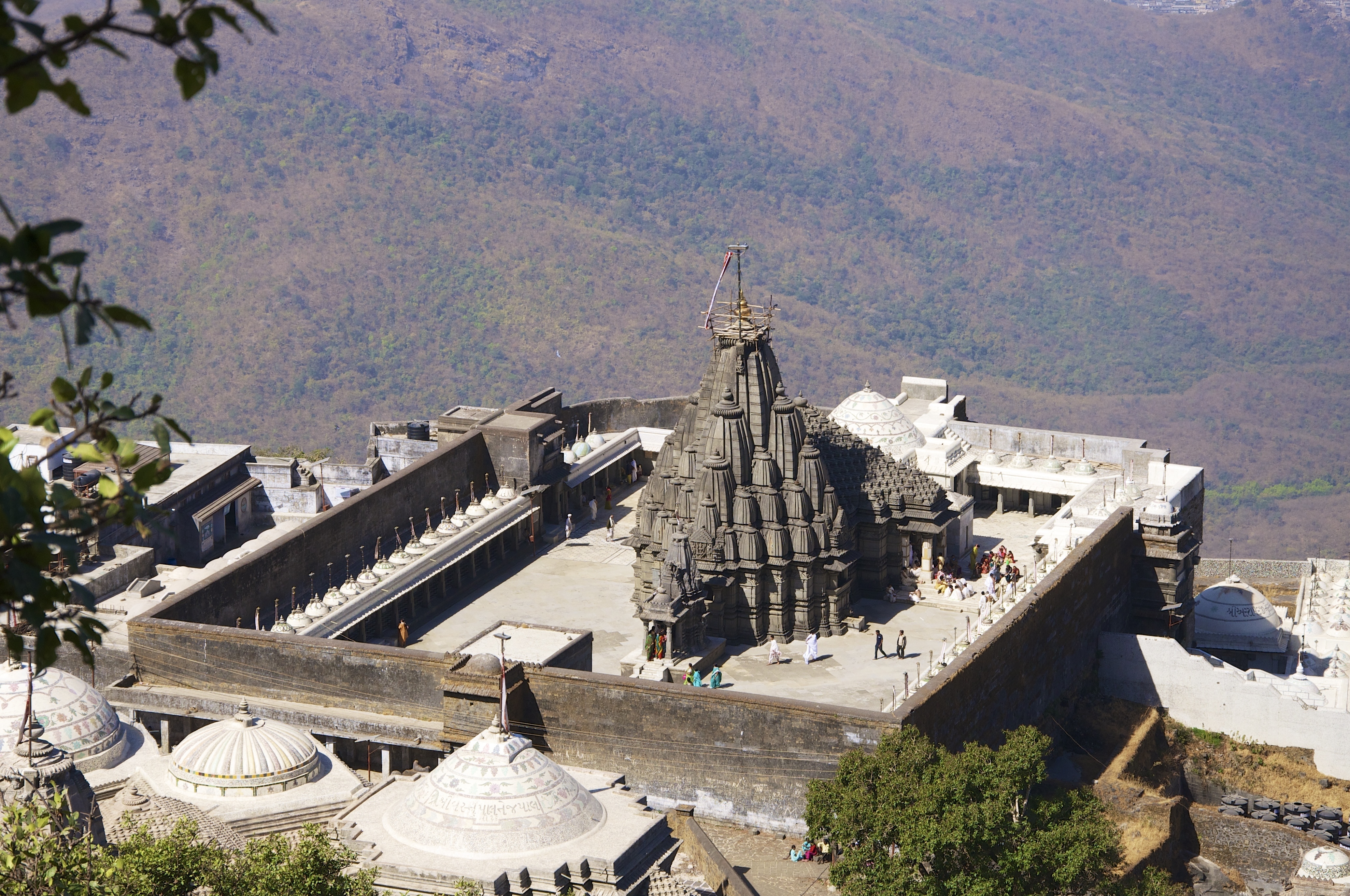 https://mdw-travel-data-us-east-1.s3.amazonaws.com/img/country/India/Gorakhnath-Temple/img_03.jpg