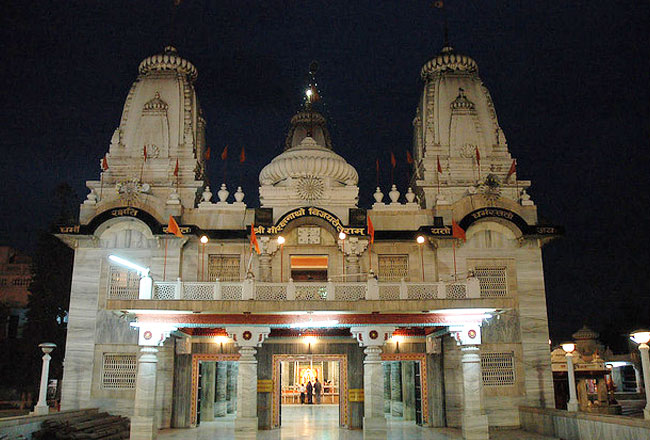 https://mdw-travel-data-us-east-1.s3.amazonaws.com/img/country/India/Gorakhnath-Temple/img_04.jpg