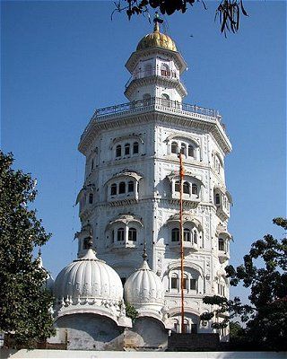 https://mdw-travel-data-us-east-1.s3.amazonaws.com/img/country/India/Gurudwara-Baba-Atal-Sahib/img_00.jpg