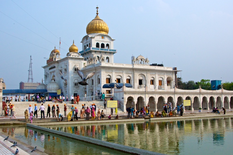 https://mdw-travel-data-us-east-1.s3.amazonaws.com/img/country/India/Gurudwara-Bangla-Sahib/img_01.jpg
