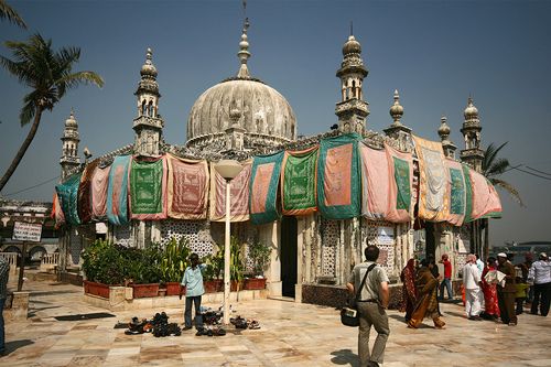 https://mdw-travel-data-us-east-1.s3.amazonaws.com/img/country/India/Haji-Ali-Dargah/img_03.jpg