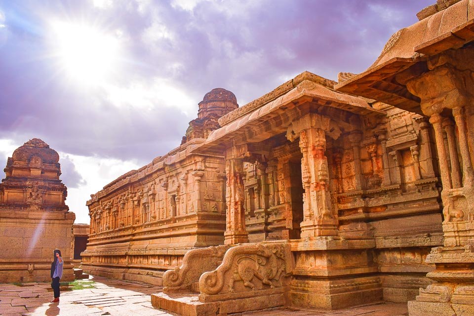 https://mdw-travel-data-us-east-1.s3.amazonaws.com/img/country/India/Hampi/img_03.jpg
