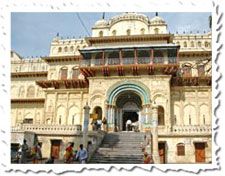 https://mdw-travel-data-us-east-1.s3.amazonaws.com/img/country/India/Hanuman-Garhi/img_04.jpg