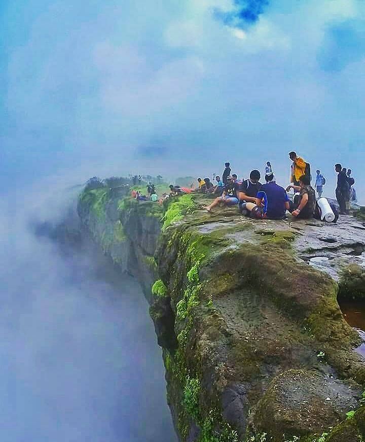 https://mdw-travel-data-us-east-1.s3.amazonaws.com/img/country/India/Harishchandragad-Fort/img_01.jpg