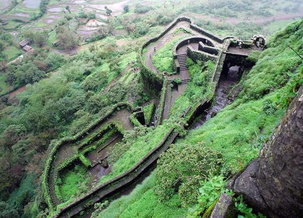 https://mdw-travel-data-us-east-1.s3.amazonaws.com/img/country/India/Harishchandragad-Fort/img_03.jpg