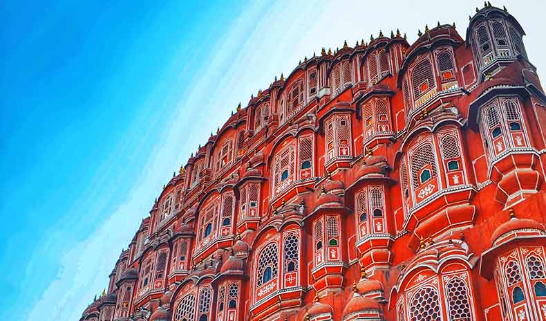 https://mdw-travel-data-us-east-1.s3.amazonaws.com/img/country/India/Hawa-Mahal/img_03.jpg