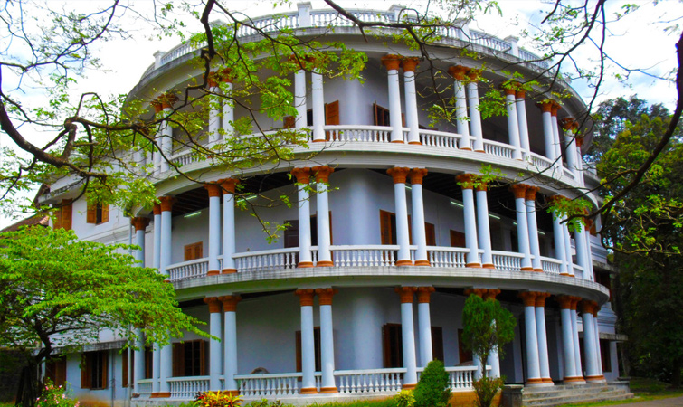 https://mdw-travel-data-us-east-1.s3.amazonaws.com/img/country/India/Hill-Palace-Museum/img_01.jpg