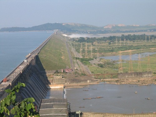 https://mdw-travel-data-us-east-1.s3.amazonaws.com/img/country/India/Hirakud-Dam/img_00.jpg