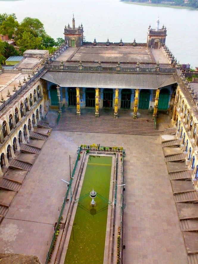 https://mdw-travel-data-us-east-1.s3.amazonaws.com/img/country/India/Hooghly-Imambara/img_01.jpg