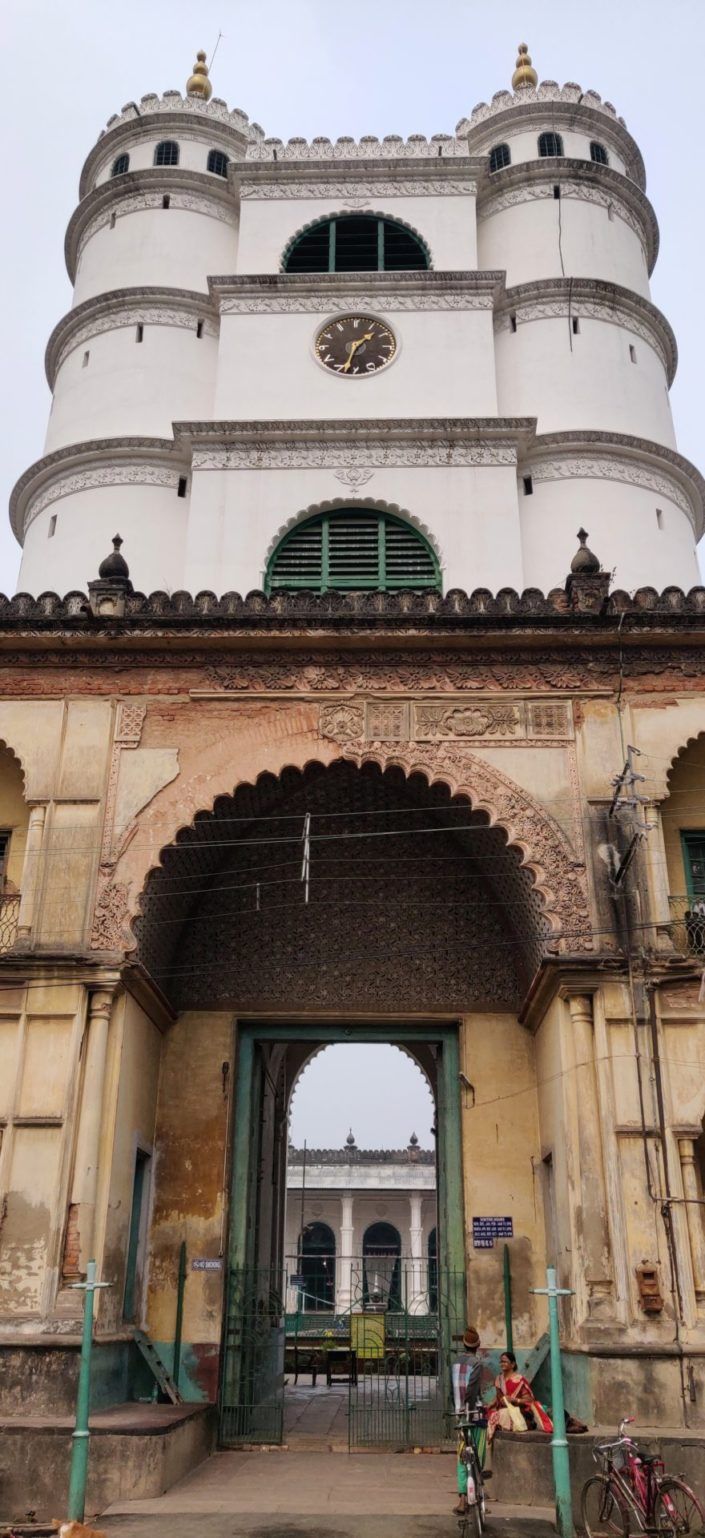 https://mdw-travel-data-us-east-1.s3.amazonaws.com/img/country/India/Hooghly-Imambara/img_02.jpg