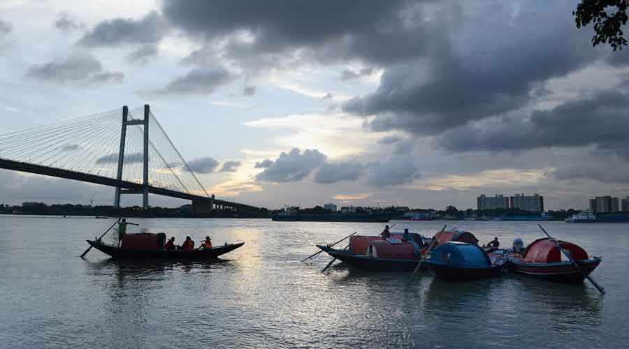 https://mdw-travel-data-us-east-1.s3.amazonaws.com/img/country/India/Hooghly-River/img_03.jpg