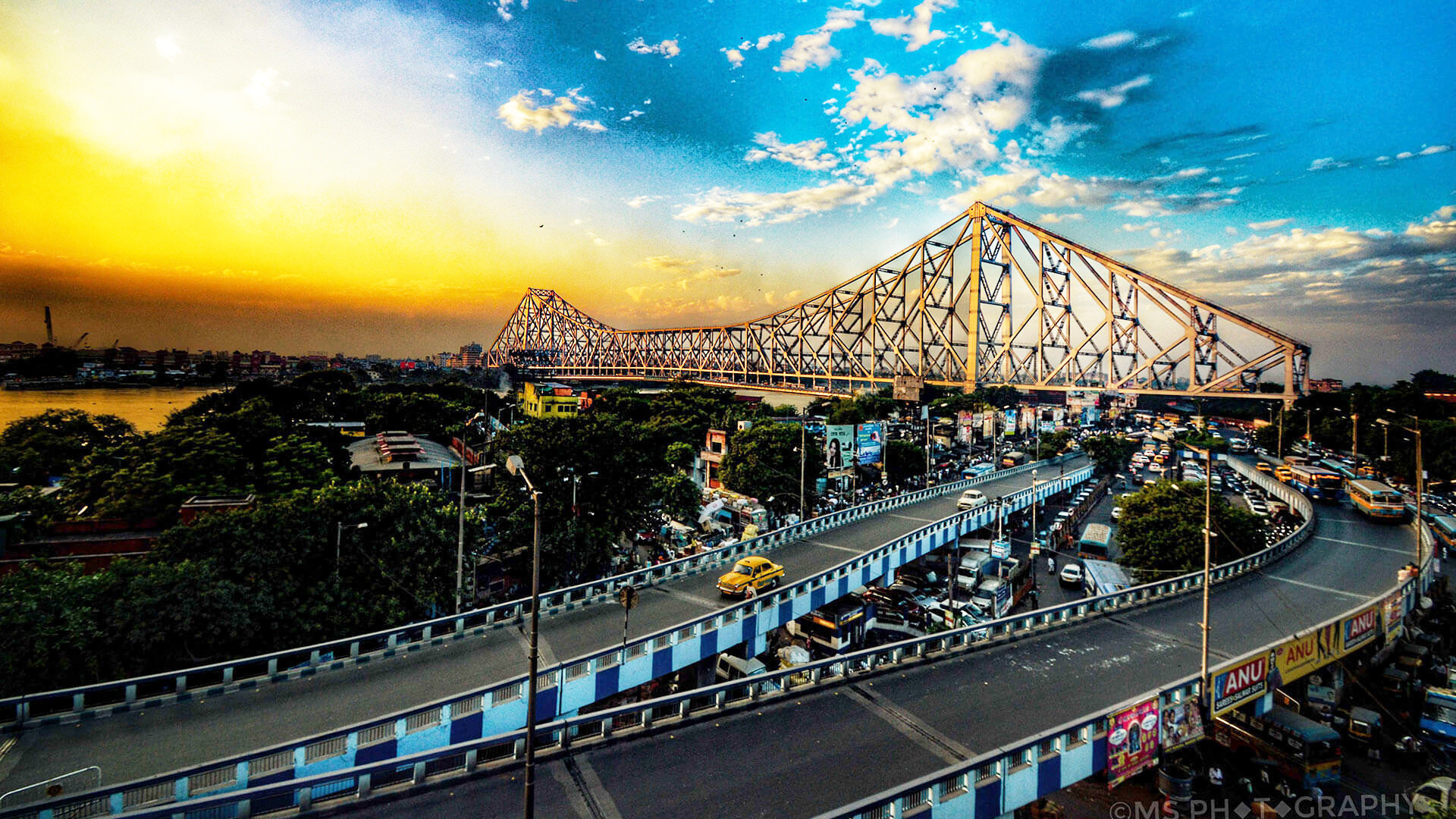 https://mdw-travel-data-us-east-1.s3.amazonaws.com/img/country/India/Howrah-Bridge/img_01.jpg