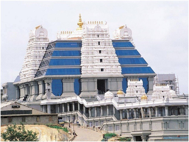 https://mdw-travel-data-us-east-1.s3.amazonaws.com/img/country/India/ISKCON-Temple-Bangalore/img_03.jpg