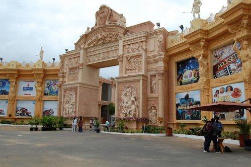 https://mdw-travel-data-us-east-1.s3.amazonaws.com/img/country/India/Innovative-Film-City/img_02.jpg