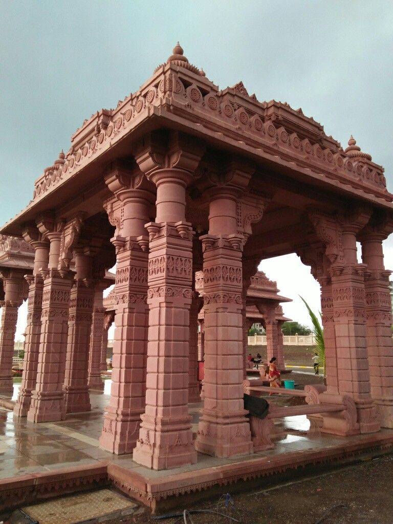 https://mdw-travel-data-us-east-1.s3.amazonaws.com/img/country/India/Iscon-Temple/img_03.jpg