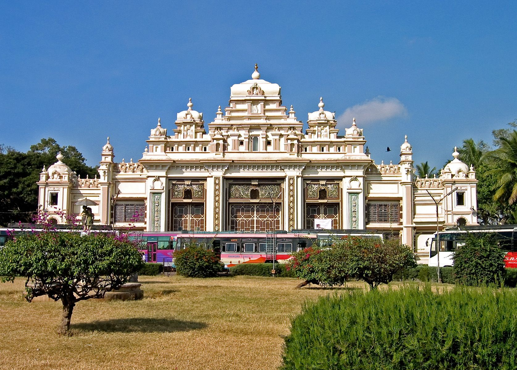 https://mdw-travel-data-us-east-1.s3.amazonaws.com/img/country/India/Jaganmohan-Palace/img_02.jpg