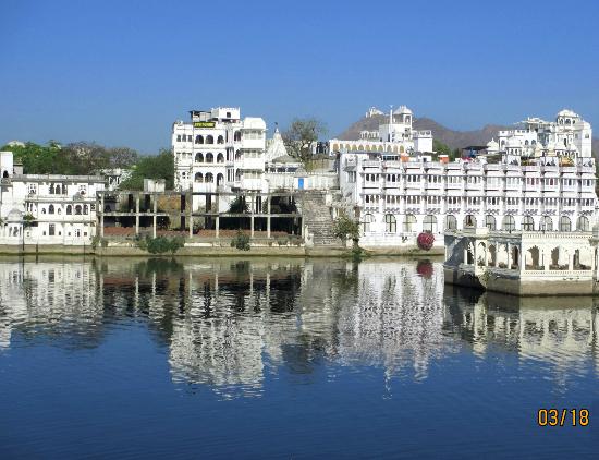 https://mdw-travel-data-us-east-1.s3.amazonaws.com/img/country/India/Jagat-Niwas-Palace-Hotel/img_01.jpg