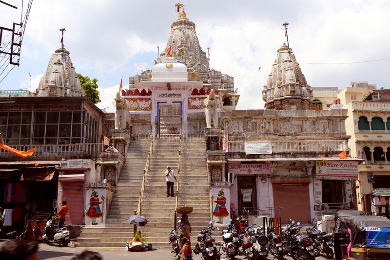 https://mdw-travel-data-us-east-1.s3.amazonaws.com/img/country/India/Jagdish-Temple/img_03.jpg