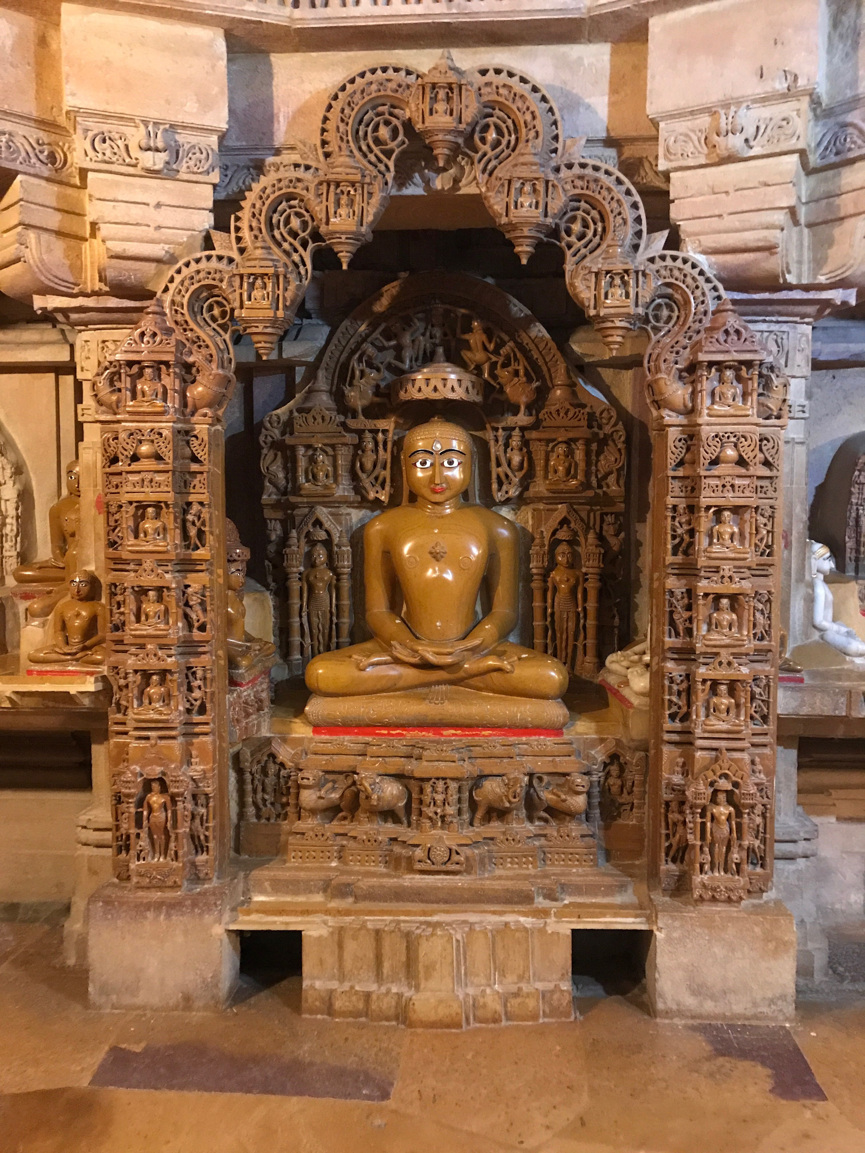 https://mdw-travel-data-us-east-1.s3.amazonaws.com/img/country/India/Jain-Temples-of-Jaisalmer/img_01.jpg