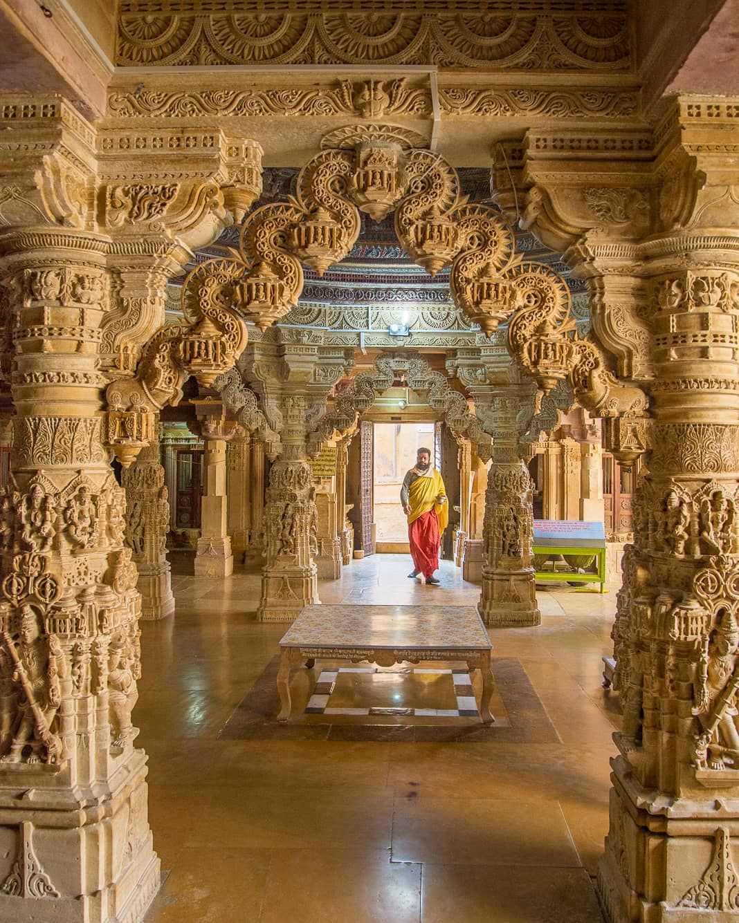 https://mdw-travel-data-us-east-1.s3.amazonaws.com/img/country/India/Jain-Temples-of-Jaisalmer/img_03.jpg