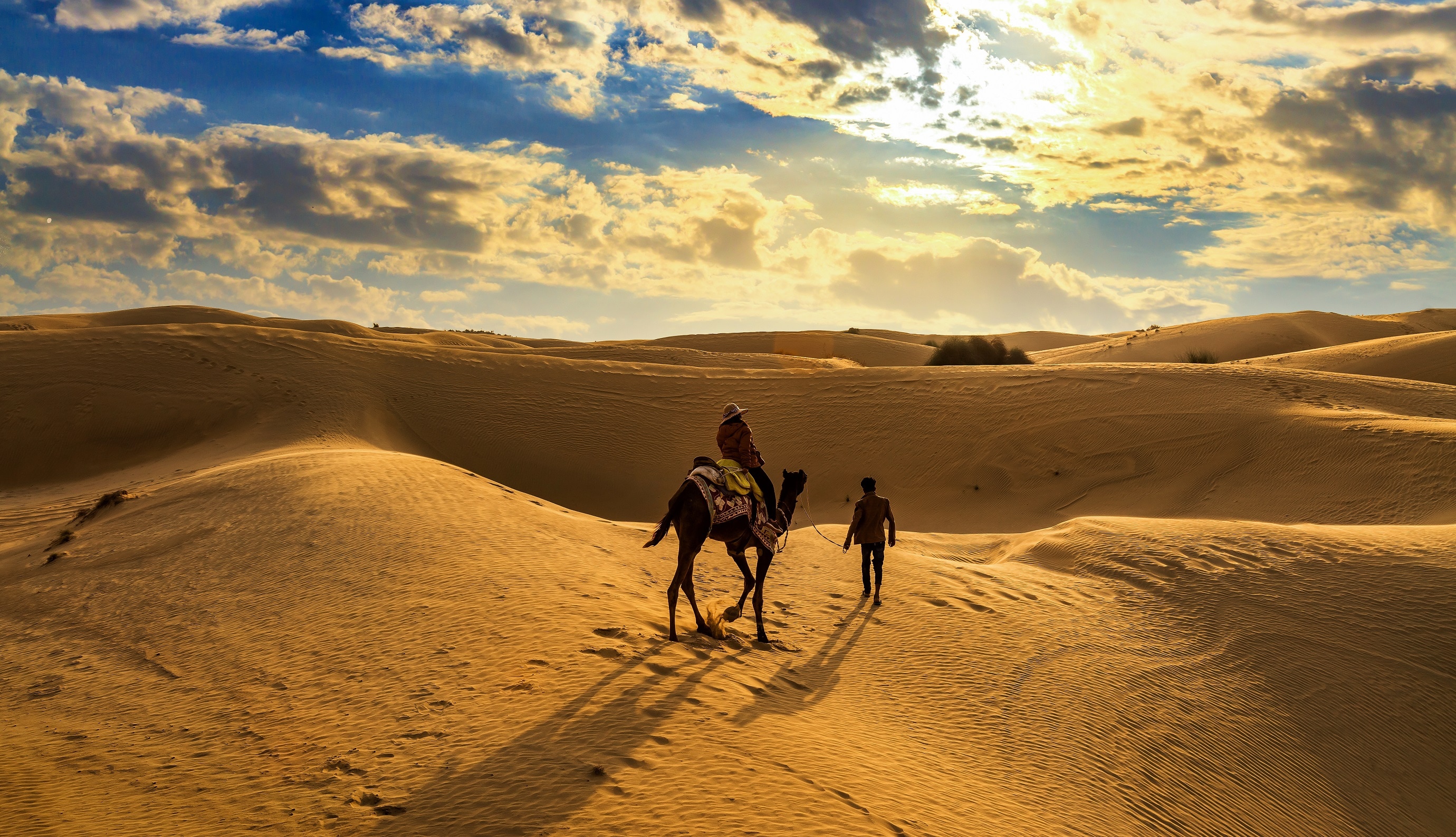 https://mdw-travel-data-us-east-1.s3.amazonaws.com/img/country/India/Jaisalmer-Desert-Festival/img_01.jpg