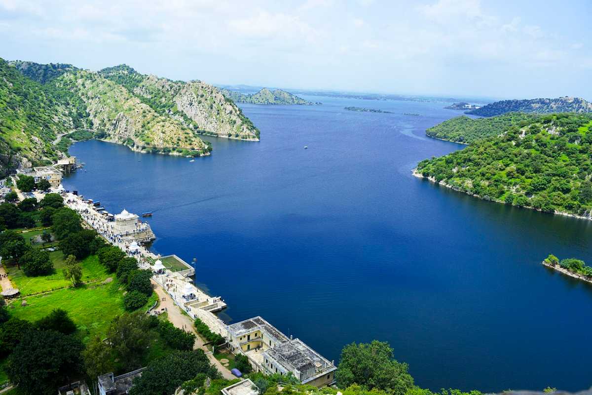 https://mdw-travel-data-us-east-1.s3.amazonaws.com/img/country/India/Jaisamand-Lake/img_01.jpg