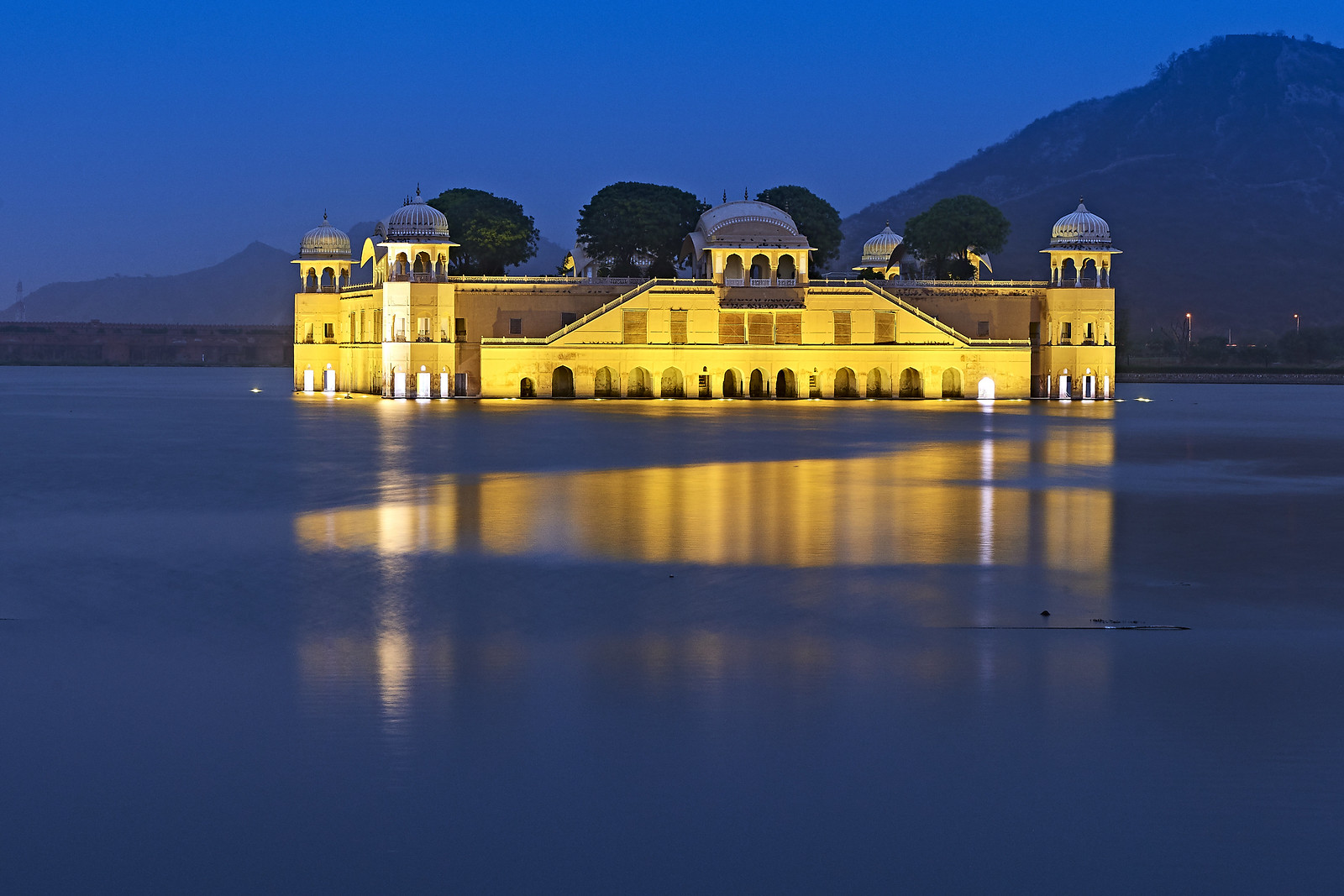 https://mdw-travel-data-us-east-1.s3.amazonaws.com/img/country/India/Jal-Mahal/img_03.jpg