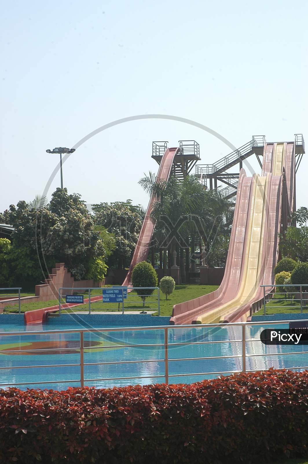 https://mdw-travel-data-us-east-1.s3.amazonaws.com/img/country/India/Jalavihar-Water-Park/img_02.jpg